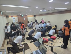 응급안전교육 실시 모습. 사진=유영제약