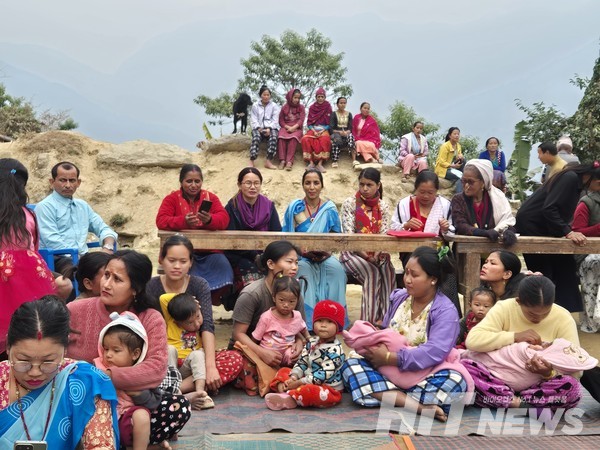 산쿠와사바아 제1마을 주민들이 동화약품 등 대한적십자사 방문단을 위해 환영회를 열었다.