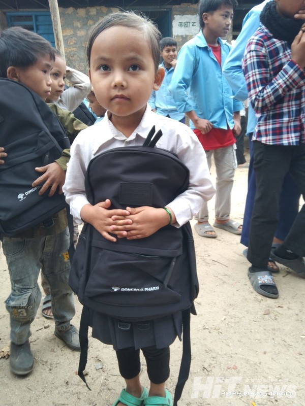 인근 초등학교에는 꼭 필요하다고 요청 받은 백팩 200개를 기증했다.