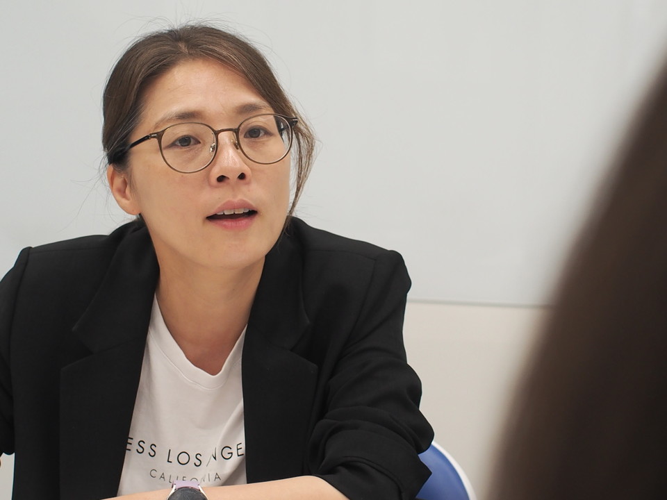 허현아 콘텐츠팀장이 미국 취재 과정에서 일화를 소개하고 있다.