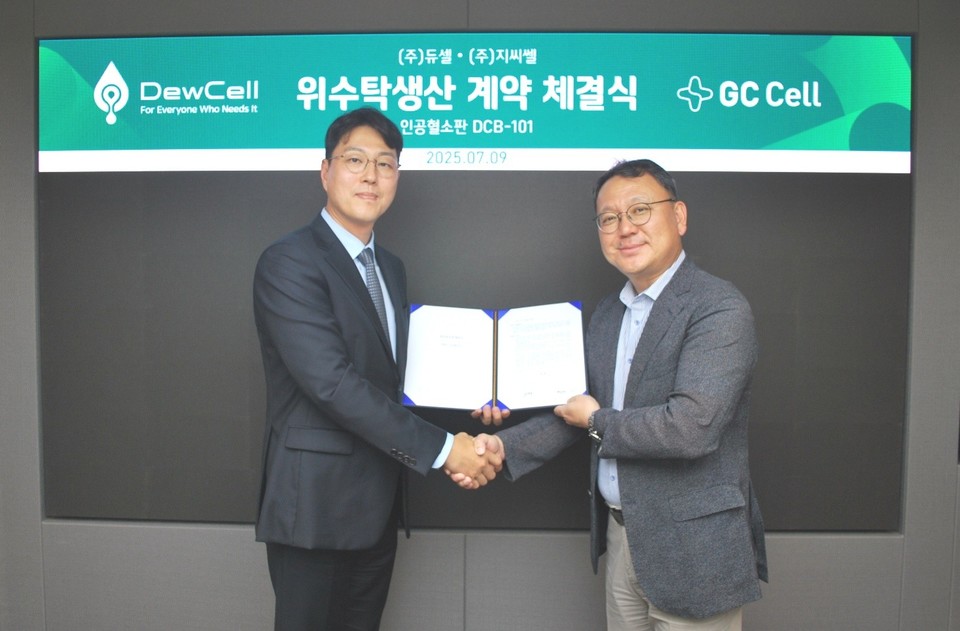 이민우 듀셀 대표(왼쪽)와 원성용 지씨셀 대표 / 사진=듀셀