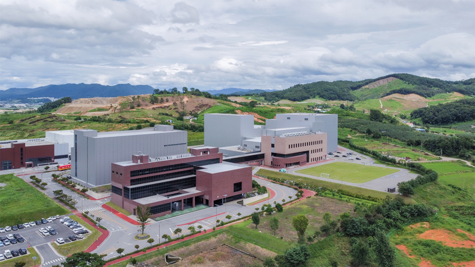 보령 예산공장 전경. 2019년에 세포독성 항암주사제 생산시설을 준공한  EU-GMP 인증 첨단 제조 시설로, 연간 최소 600만 바이알 생산 능력을 갖추고 있다./사진=보령.