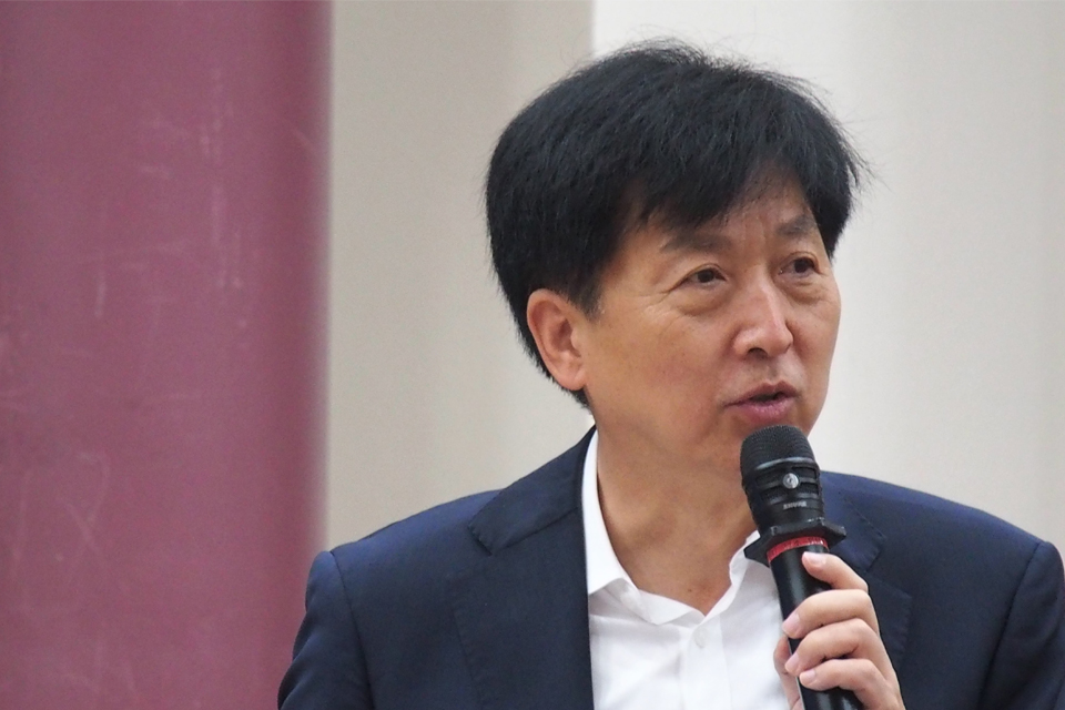 오기형 더불어민주당 의원이 향후 입법 계획을 전하고 있다.
