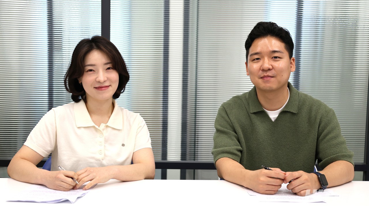 (왼쪽부터) 전소희 한국다케다제약 대외협력팀 차장, 전임 총무를 맡았던 김진걸 한국에자이 마켓액세스(MA)팀 팀장 / 사진=황재선 기자