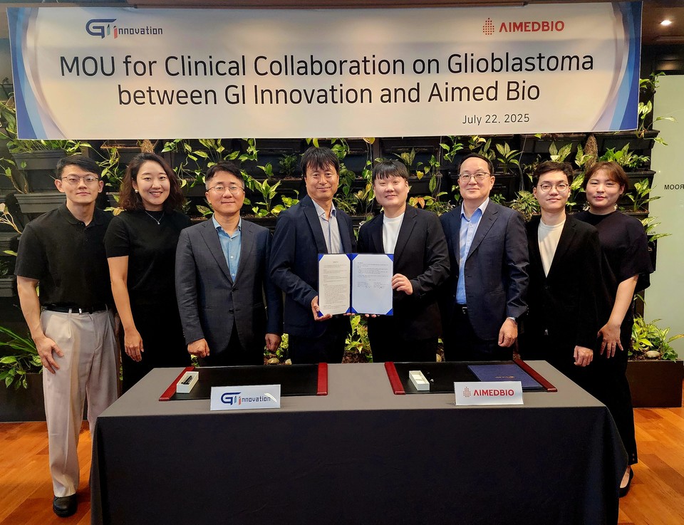 (왼쪽 두번째부터) 윤나리 지아이이노베이션  전무, 홍준호 대표, 장명호 대표, 허남구 에임드바이오 대표, 남도현 의장(CTO) / 사진=지아이이노베이션 제공