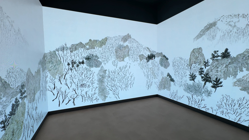 '거울 뒤편의 시간' 展 전시관 사진