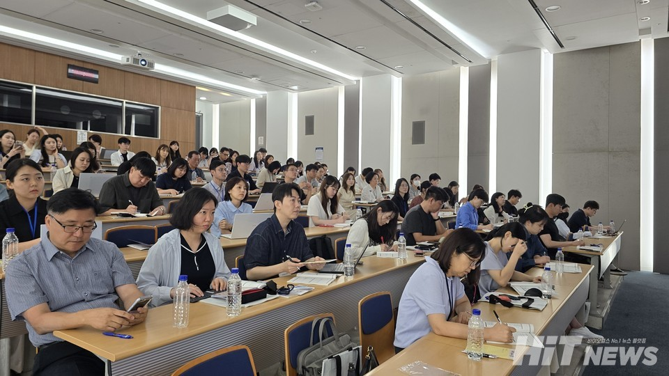 성균관대학교 무료 바카라사이트헬스규제과학과(학과장 신주영)는 22일 서울대학교치과병원 남촌강의실에서 열린 교육 모습