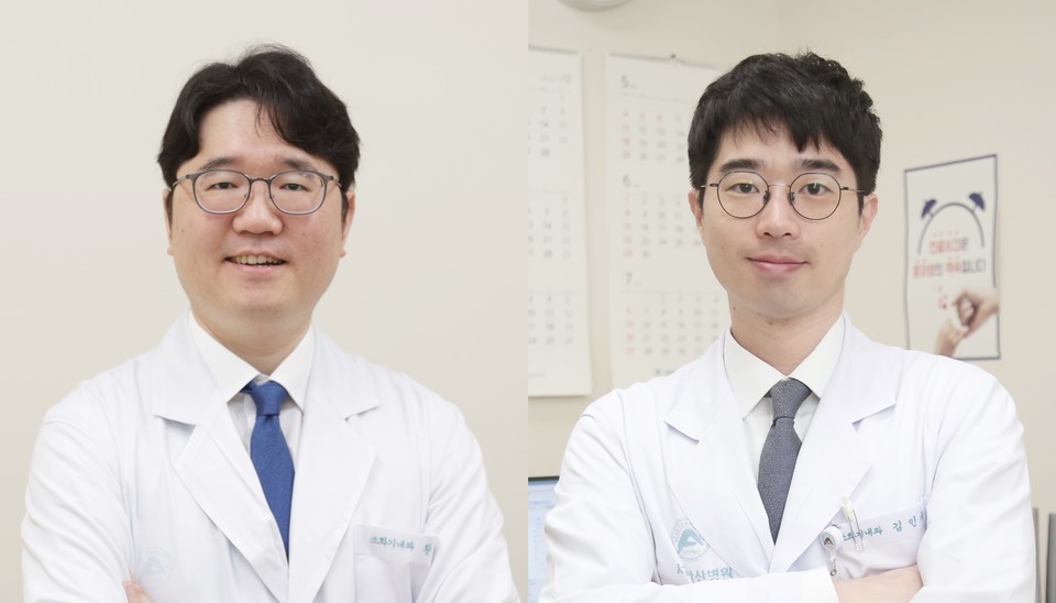 서울아산병원 염증성장질환센터 황성욱(왼쪽), 김민규 교수 / 사진=서울아산병원