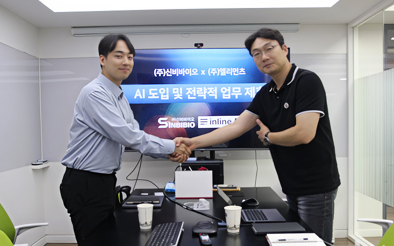 (왼쪽부터) 이강원 신비바이오 대표, 이상연 엘리먼츠 대표 / 사진=신비바이오