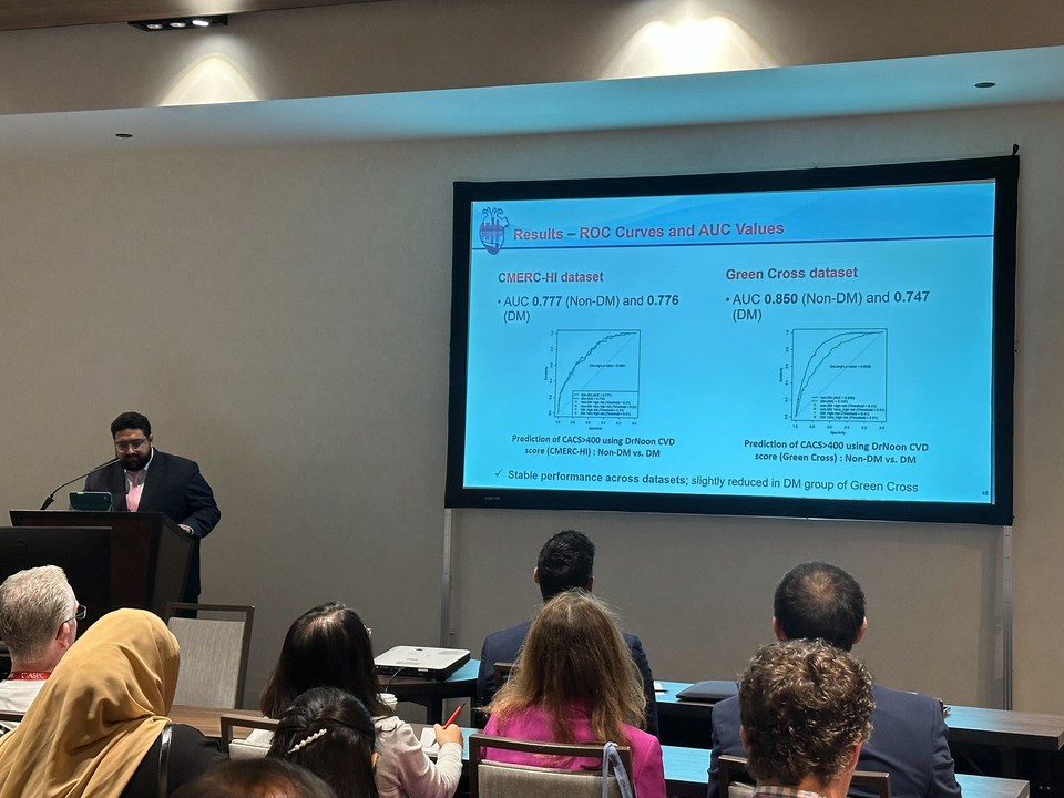 메디웨일이 ASPC에서 닥터눈 CVD를 활용한 연구를 발표하고 있다. / 사진=메디웨일