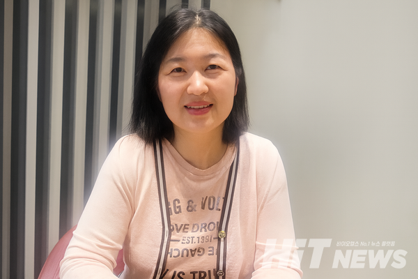 WHO 약물감시 분야에서 활동하는 김은미 PV 기술전문관. 한국인으로 드물게 스위스 제네바본부에 근무하는 그는 다양한 국가 규제기관과 협력하면서 국경 없는 의약품 안전 위기에 맞서고 있다. 사진-허현아 기자.