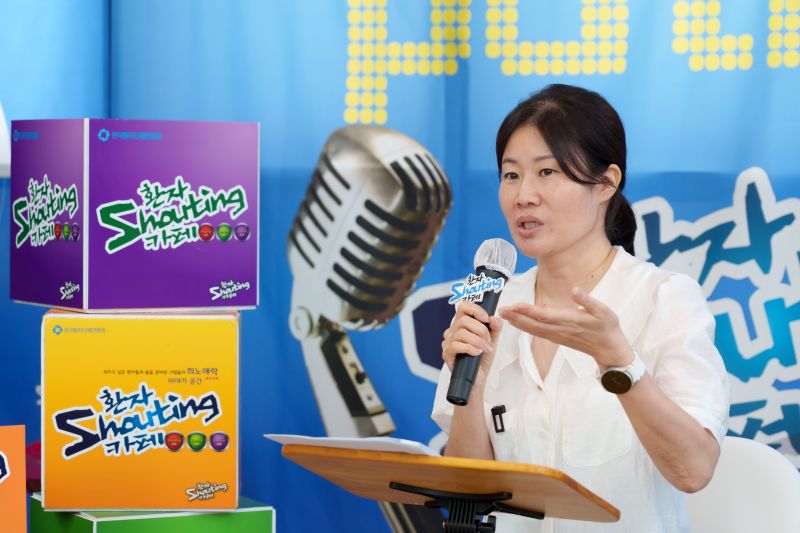 환자샤우팅카페는 환자 또는 환자가족이 자신의 고충·울분·피해를 마음껏 쏟아내고(shouting) 듣는 사람들이 함께 위로하며(healing) 해결을 위한 지혜를 모으는(solution) 보건의료 소통공간이다.