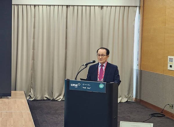 이정석 한국바이오의약품협회 회장이 개회사를 하고 있다.