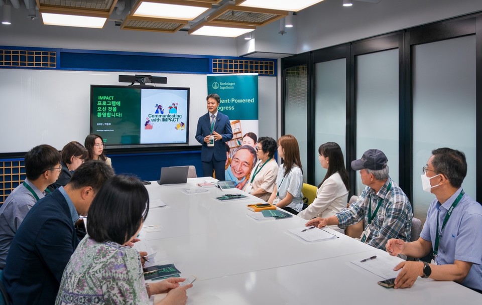 한국베링거인겔하임이 지난 26일 진행한 IMPACT워크샵에서 환자 및 환자단체 관계자들이 커뮤니케이션 교육 프로그램에 참여하고 있다. / 사진=한국베링거인겔하임