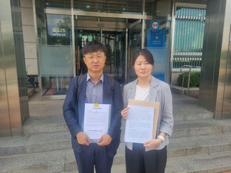 한국환자단체연합회는 지난 8월 21일 개최한 환자샤우팅카페에 출연했던 의료사고 피해자 김주희 학생의 어머니 류선 씨와 함께 2025년 8월 28일 오전 10시 서울시 용산구에 위치한 대통령실을 방문해 의료사고 피해자 울분 해소를 위한 법적·제도적 근거 마련을 촉구하는 의견서와 주희 어머니가 이재명 대통령님께서 꼭 읽어 주시기를 바라며 직접 쓴 서한(손 편지)를 전달했다.