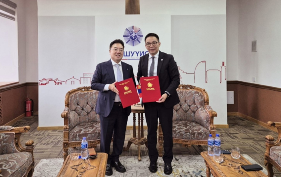 동구바이오제약 조용준 대표이사(좌)와 몽골국립의과대학 벌드바타르담딩더르즈 총장(우)