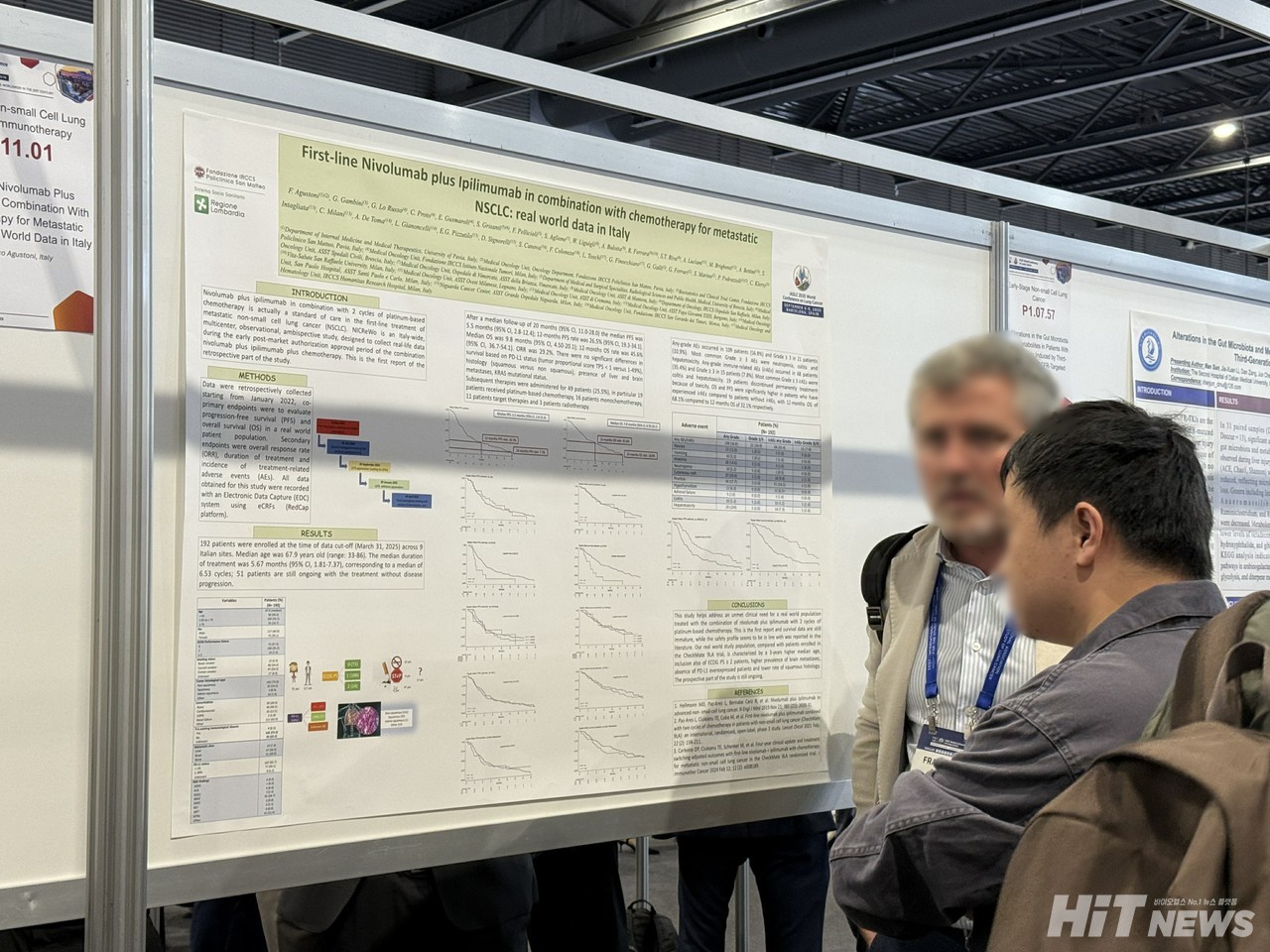 세계폐암학회 포스터 전시장에서 행사 참가자들이 'NICReWo' 연구 포스터를 살펴보고 있다. / 사진=방혜림 기자