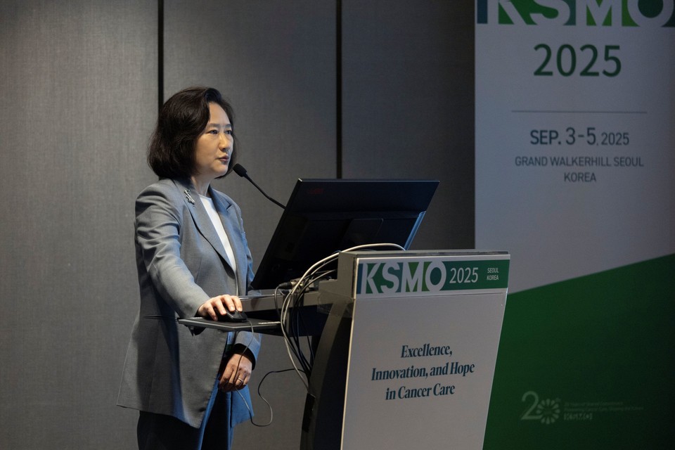 2025 대한종양내과학회(KSMO) 국제학술대회에서 임석아 서울대병원 혈액종양내과 혈액종양내과 교수는PIK3CA유전자 변이를 보유한 HR+, HER2- 환자에서 암 세포 성장에 핵심이 되는 세 가지 경로를 동시에 차단하는 3제 병용요법의 가치에 대해 조명했다.