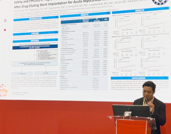 용인세브란스 병원 심장내과 이오현 교수가 유럽심장학회에서 케이캡 연구결과를 발표하고 있다. 사진=HK이노엔.