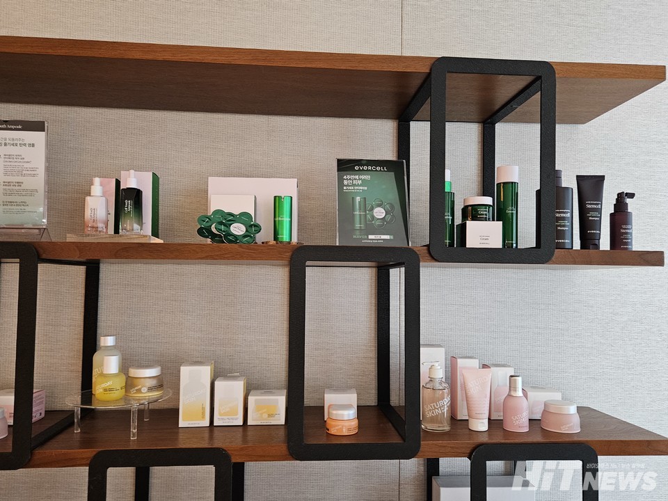 차바이오텍에 진열된 화장품 제품들