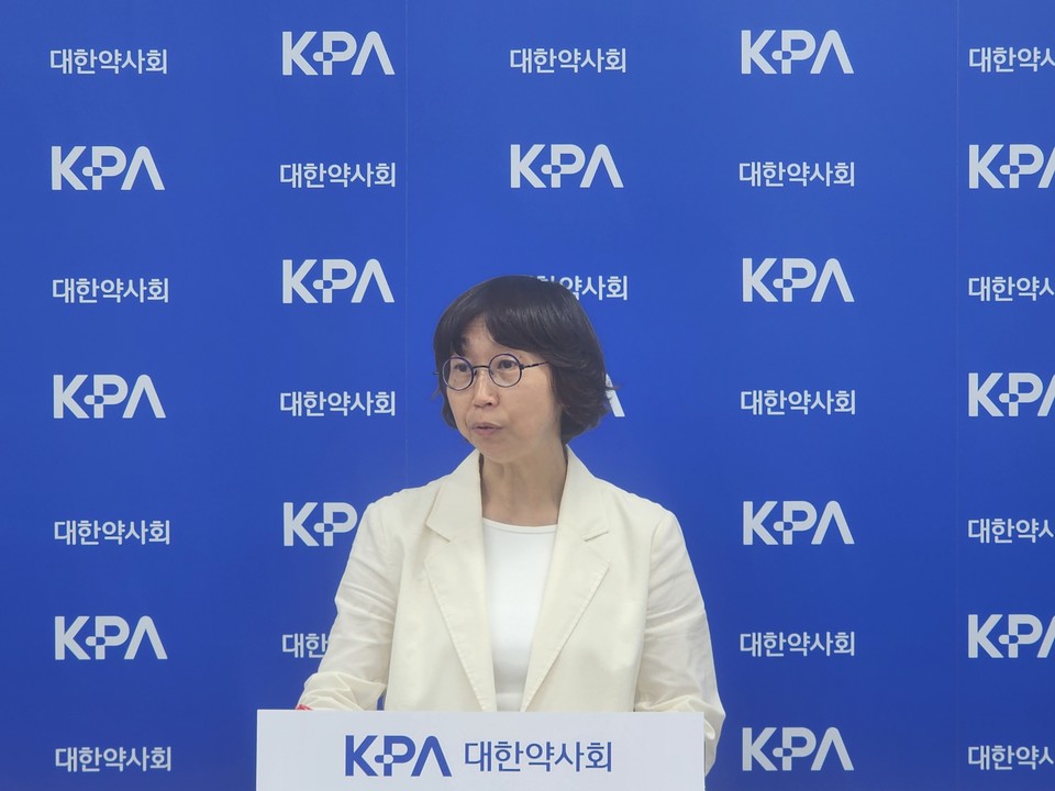 노수진 대한약사회 홍보이사 브리핑 모습. 