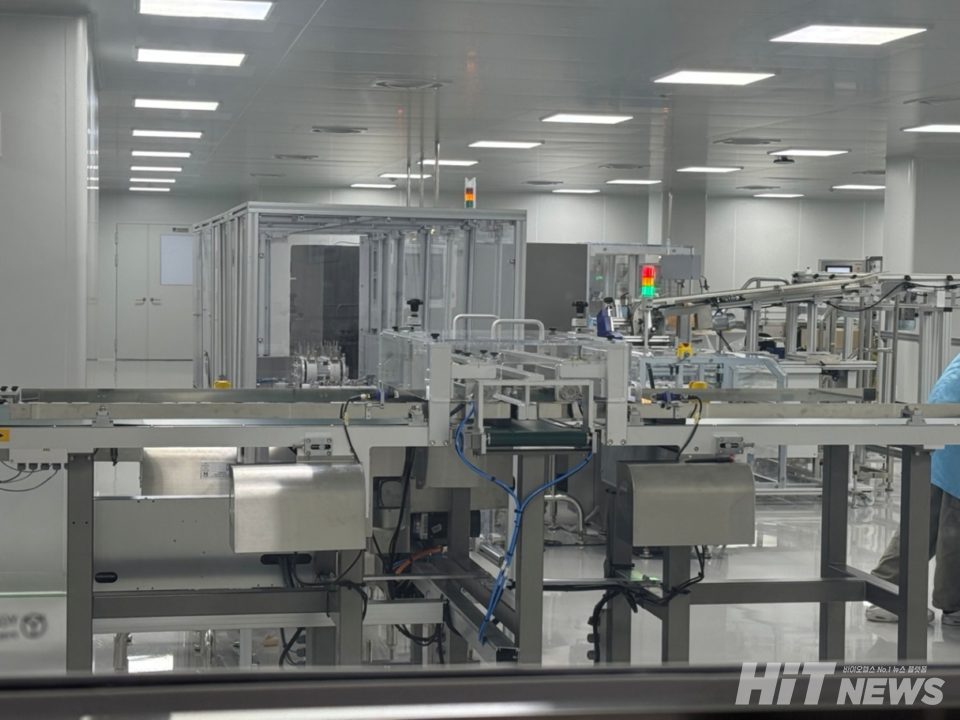 캡핑 작업 이후 포장단계로 이어지는 아이솔레이터