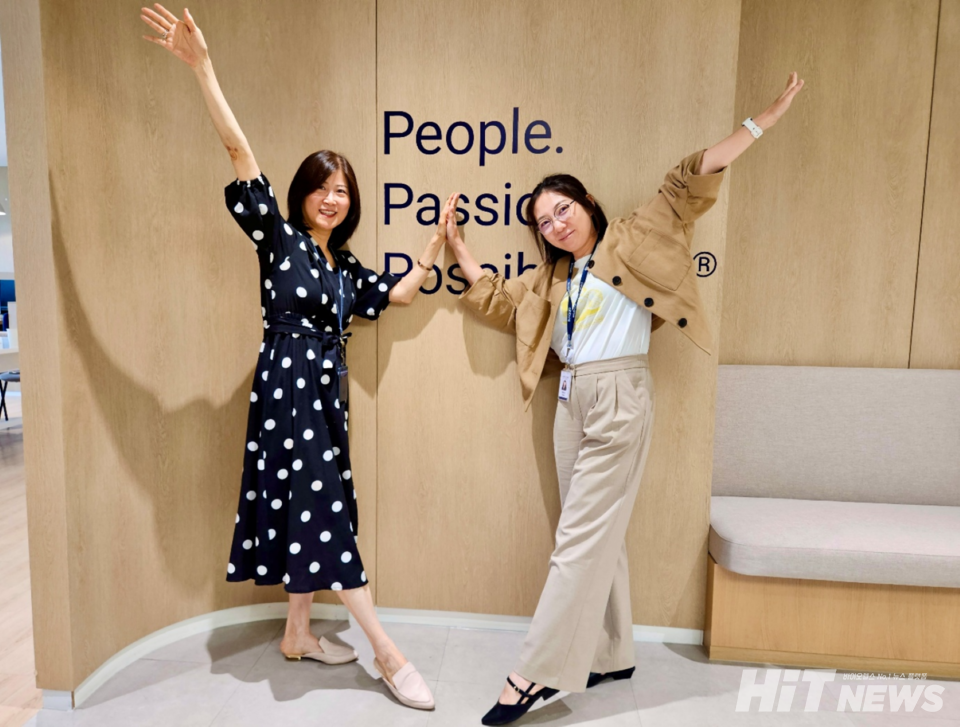 (왼쪽부터) 한국애브비 대외협력부 김유숙 전무, 박지현 이사