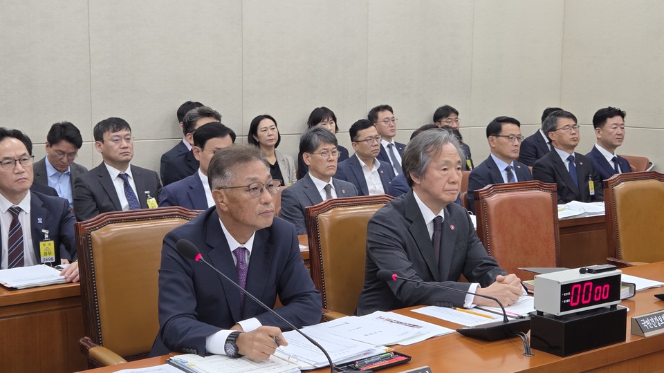 강중구 심평원장(왼쪽)과 정기석 공단 이사장