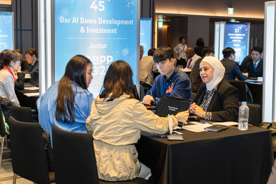 15일과 16일 서울에서 열린 의약품 수출상담회. 상담에는 해외 제약사와 연구기관 100개사와 국내기업 120개사 등 220여 개가 함께했다. 사진=의약품수출입협회.