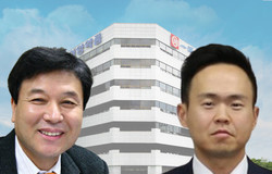 왼쪽부터 김동연 전 대표와 정유석 대표이사 사장.