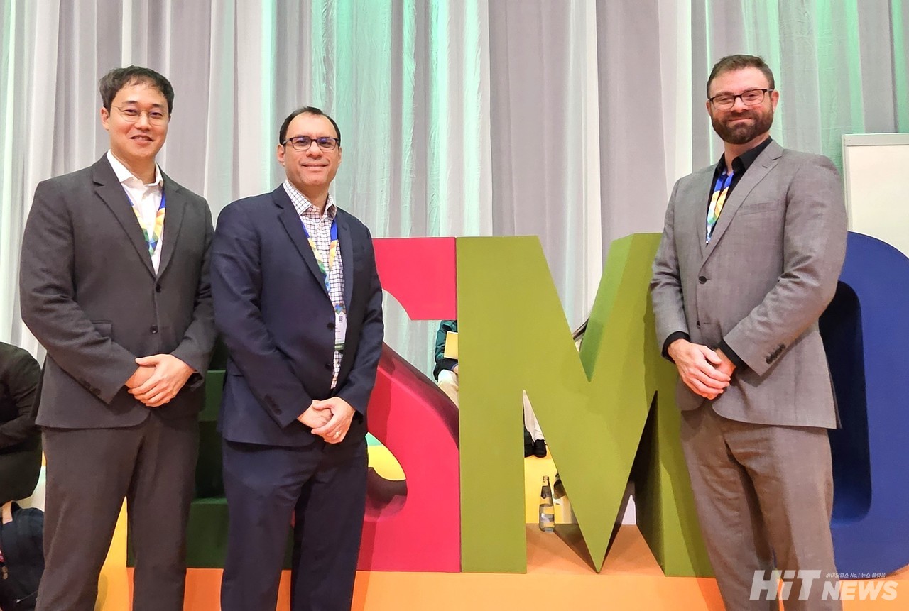 (왼쪽부터)이동건 리가켐바이오사이언스 IR/BD팀 책임매니저, 美 자회사 'ACB' 로드리고 루이스 소토CMO, 스티븐 슬로컴 의약품 개발 디렉터 / 사진=황재선 기자