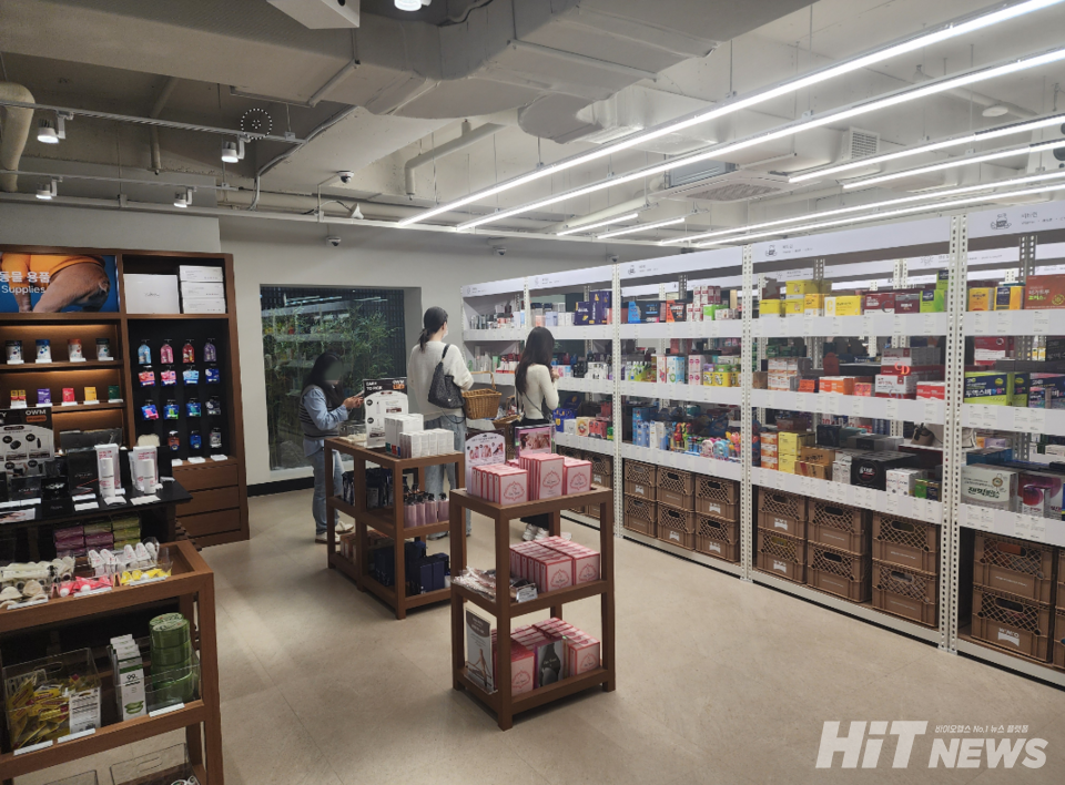 지하 1층 건강기능식품 코너,  