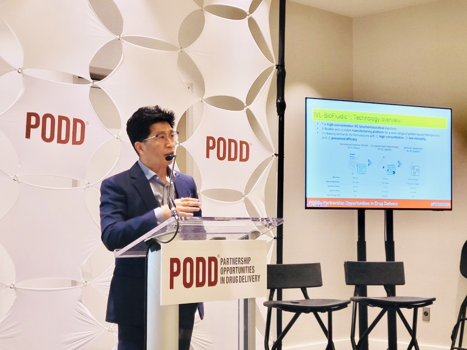 인벤티지랩 CTO 전찬희 전무가 지난 27~28일(현지 시각) 미국 보스턴에서 열린 '2025 PODD'에서 자사 신규 플랫폼을 소개하고 있다. / 사진=인벤티지랩