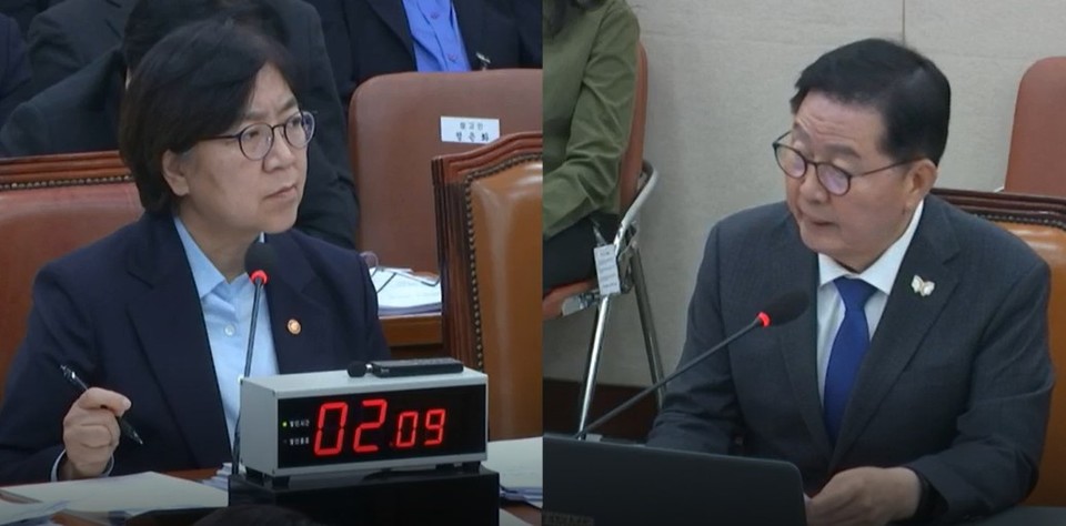 정은경 장관과 장종태 의원(오른쪽)