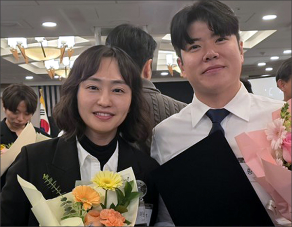 이현주 팀장(왼쪽)과 황재선 기자.