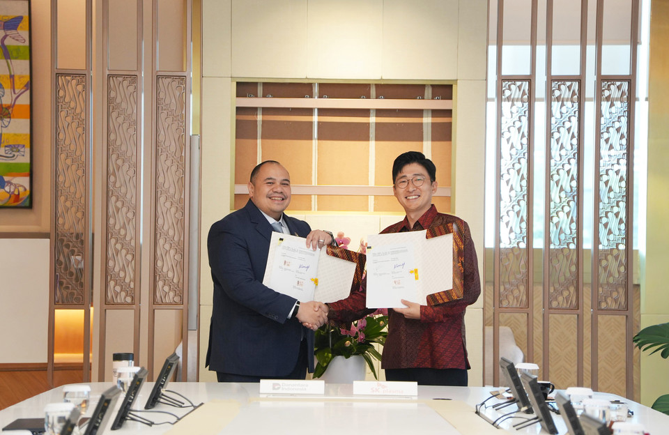 판두 자흐리르 최고투자책임자(왼쪽)와 김승주 SK플라즈마 대표 / 사진=SK플라즈마