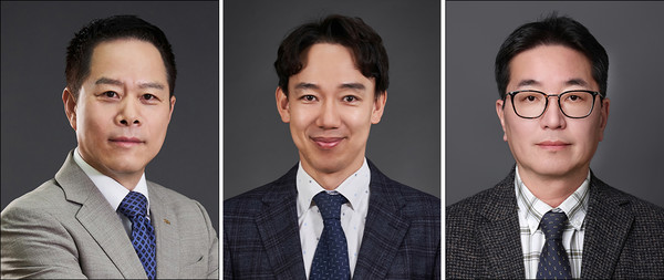 왼쪽부터 박상영 사장, 배기룡 전무, 정대석 상무