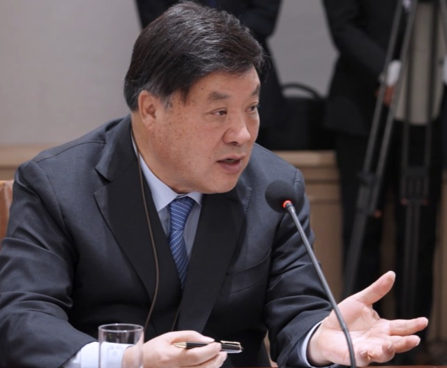 서정진 회장은 지난 16일 서울 용산 대통령실에서 열린 '한미 관세협상 후속 민관 합동회의'에서 국내외 생산시설 투자 계획과 향후 연구개발(R&D) 투자 비율 등 구체적인 회사 운영 방침을 공개했다. / 사진=이재명 대통령 페이스북