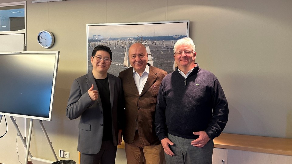 오가노이드사이언스 CTO 이경진 상무(왼쪽), Lambda Biologics CEO Andre gerth(오른쪽) / 사진=오가노이드사이언스