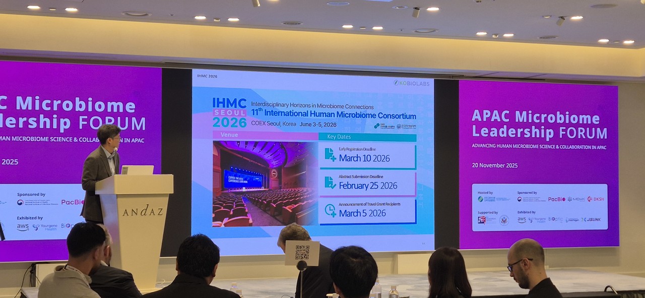 마이크로바이옴신약기업협의회 회장 고광표 고바이오랩 대표가 20일 진행된 'APAC Microbiome Leadership Forum - Advancing Human Microbiome Science & Collaboration in APAC' 행사에서 개회사를 하고 있다. / 사진=한국바이오협회