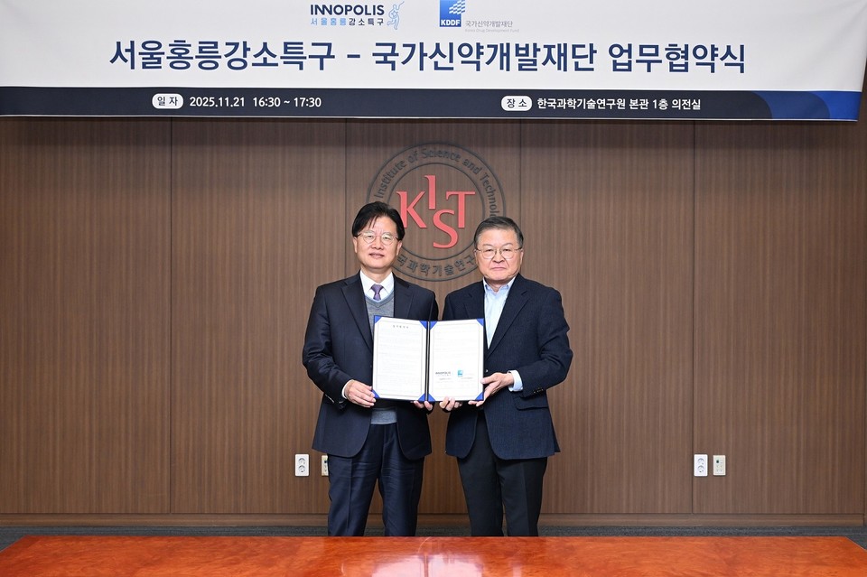 홍릉특구 임환 단장(왼쪽)과 KDDF 박영민 단장. / 사진=홍릉강소특구사업단