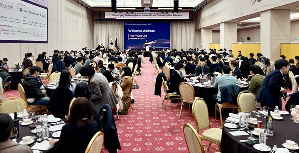 한국약제학회 학술대회 이후 이어진 뱅킷 행사.