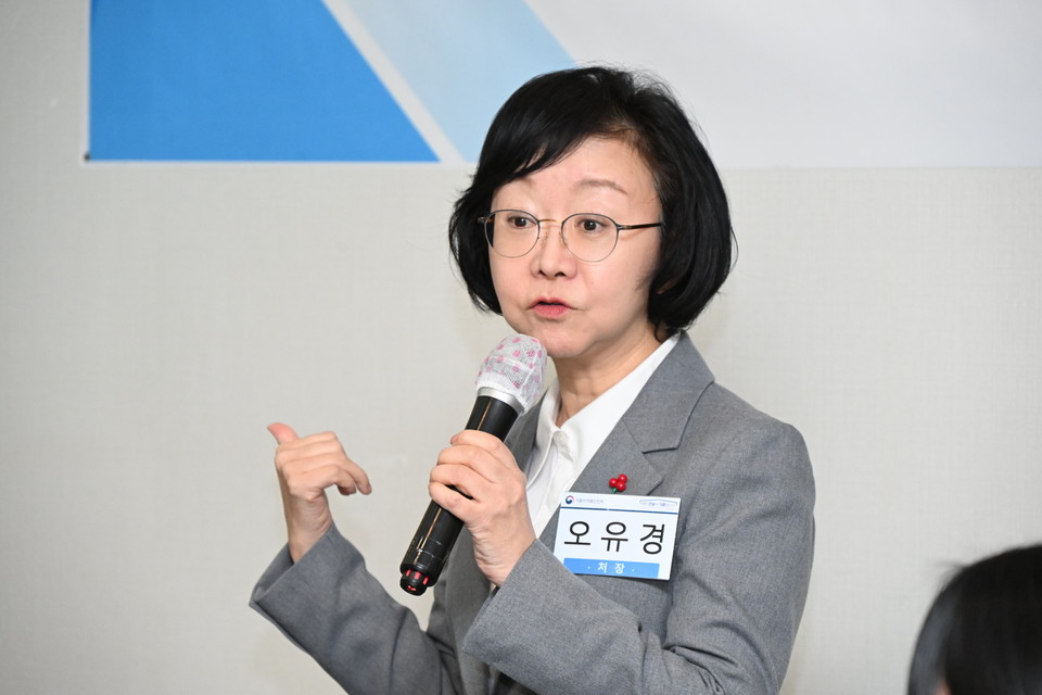 오유경 식약처장이 간담회에서 현장 발언하는 모습. 사진= 식품의약품안전처 