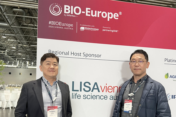 왼쪽부터 권대혁 엠브릭스 CTO와 정상원 대표 