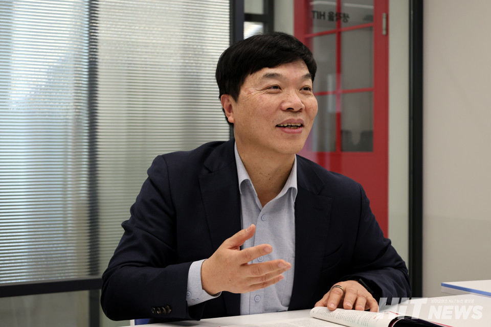 한용해 에이피트바이오 공동 대표는 지난해 12월 29일 히트뉴스 사무실에서 공동 대표로 합류 등에 관해 이야기를 나눴다. 사진 =김동우 기자.