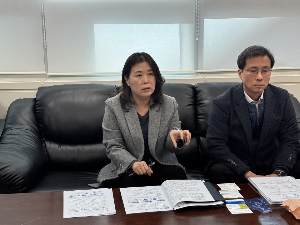 왼쪽부터 김은주 마약관리과장, 김상현 마약예방지원팀장