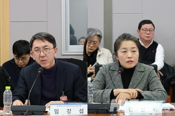 임강섭 보건복지부 제약바이오산업과장(왼쪽)과 김연숙 보험약제과장. / 사진= 김동우 기자