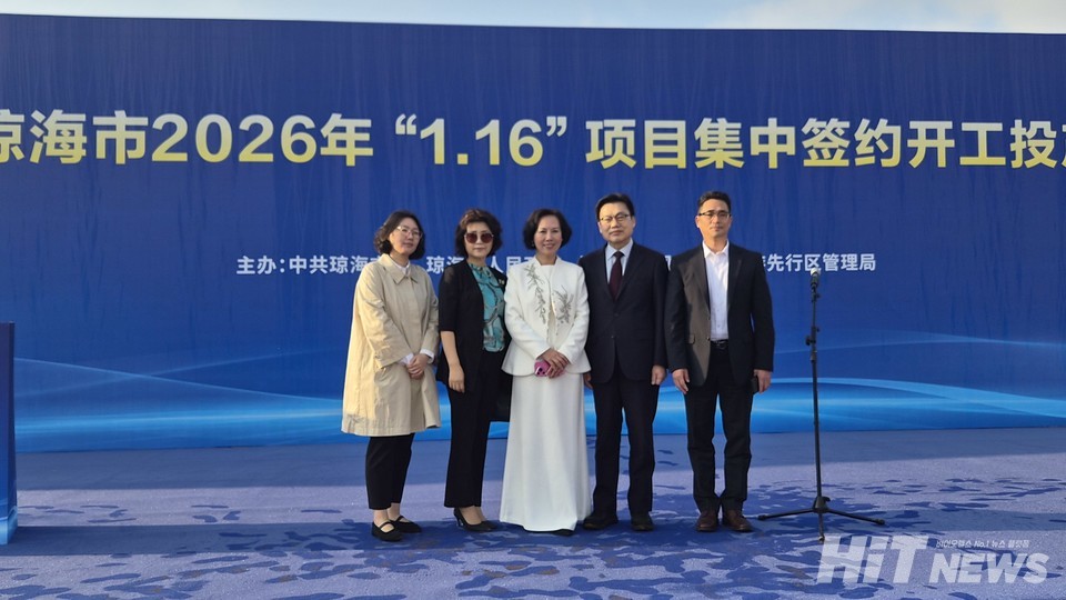 2026년 1·16 프로젝트 집중 계약·착공·투자 개시 행사 참석 후 기념촬영. 왼쪽부터 최정민 이사(한국바이오의약품협회), 박옥남 대표(메디헬프라인), 리링 회장(TCY그룹), 박정태 부회장(한국바이오의약품협회), 오철훈 부회장(TCY그룹).