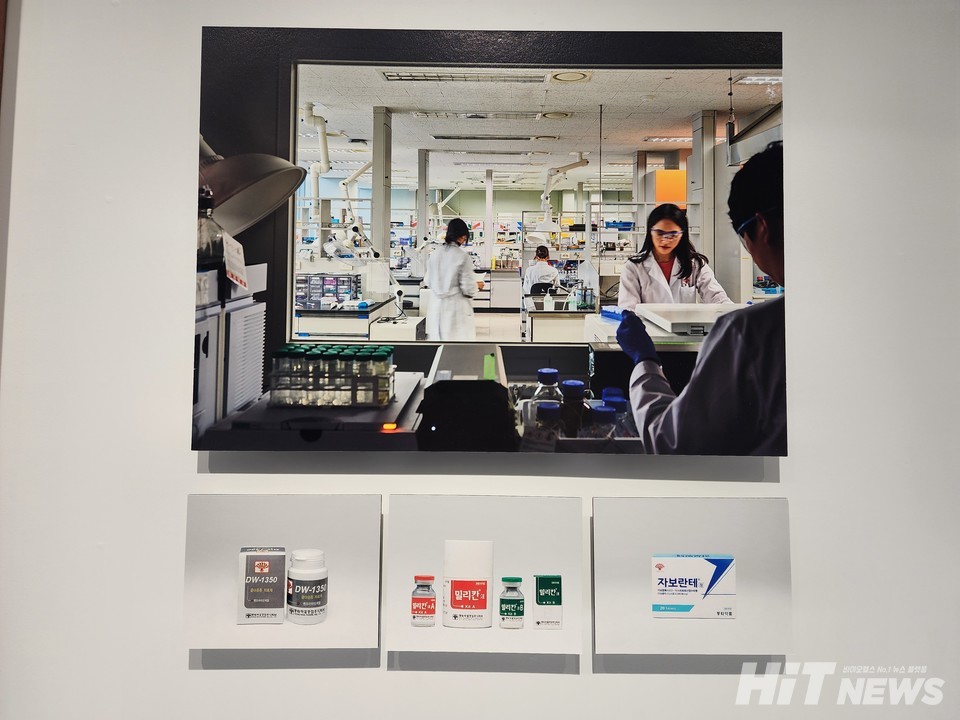 하단 가운데 간암 치료 신약 밀리칸. 