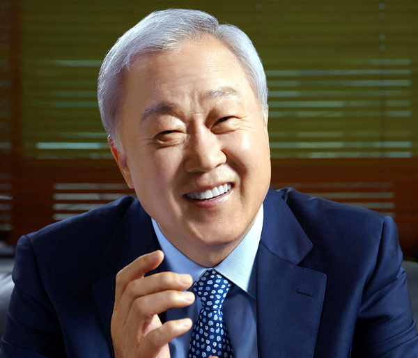 명인제약 이행명 회장.  사진=명인제약 제공.